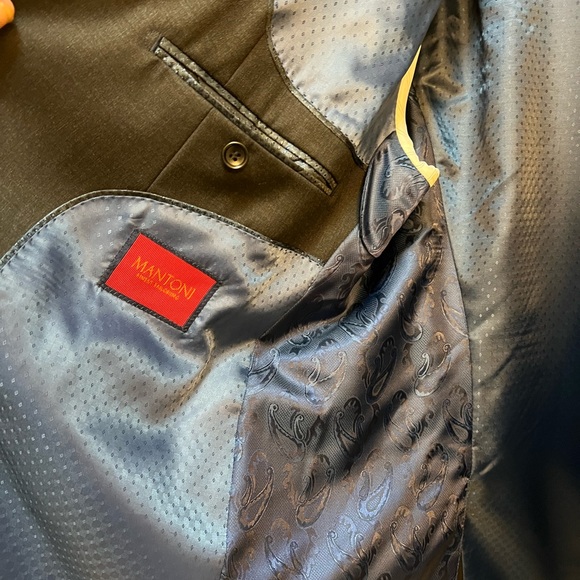 Grey suit worn once. Drycleaned, size in pictures - Picture 2 of 5